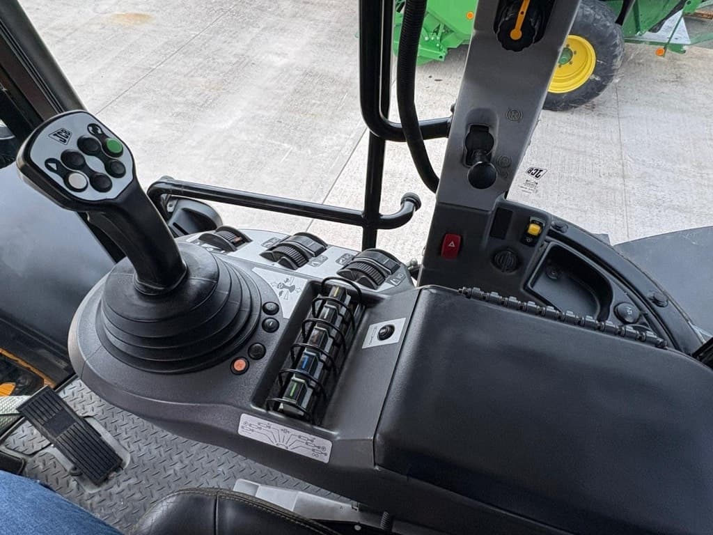 JCB Fastrac 4220 - thumbnail 12