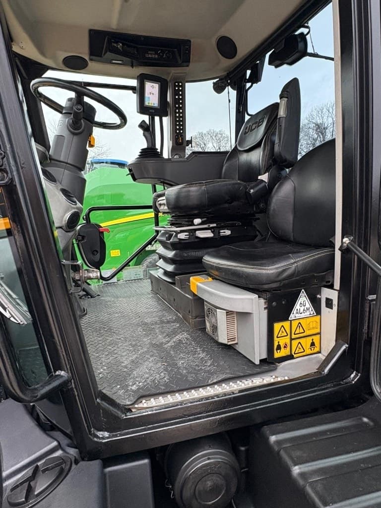 JCB Fastrac 4220 - thumbnail 8