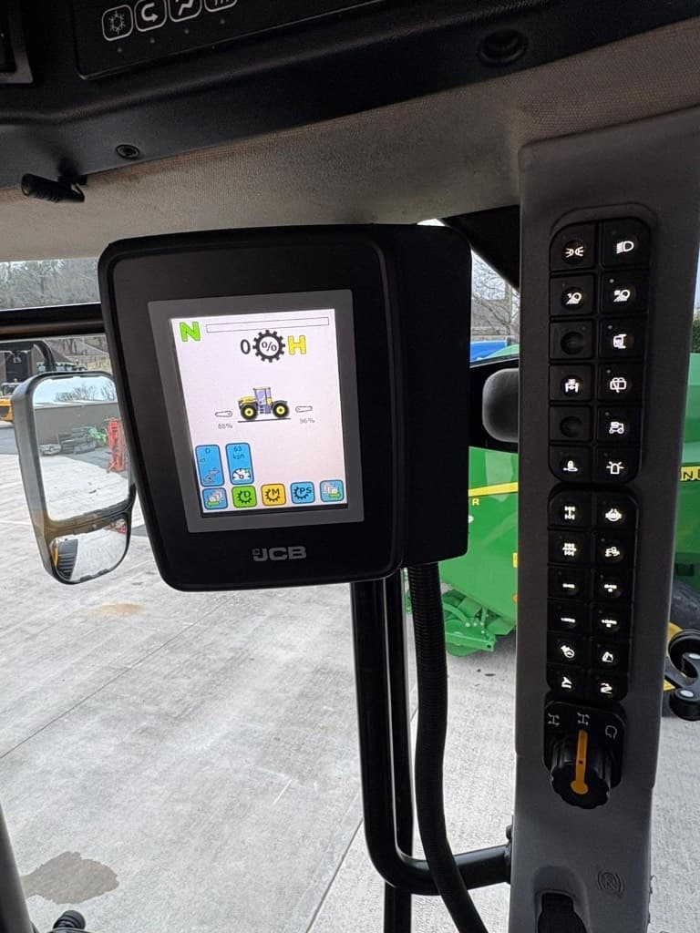 JCB Fastrac 4220 - thumbnail 11